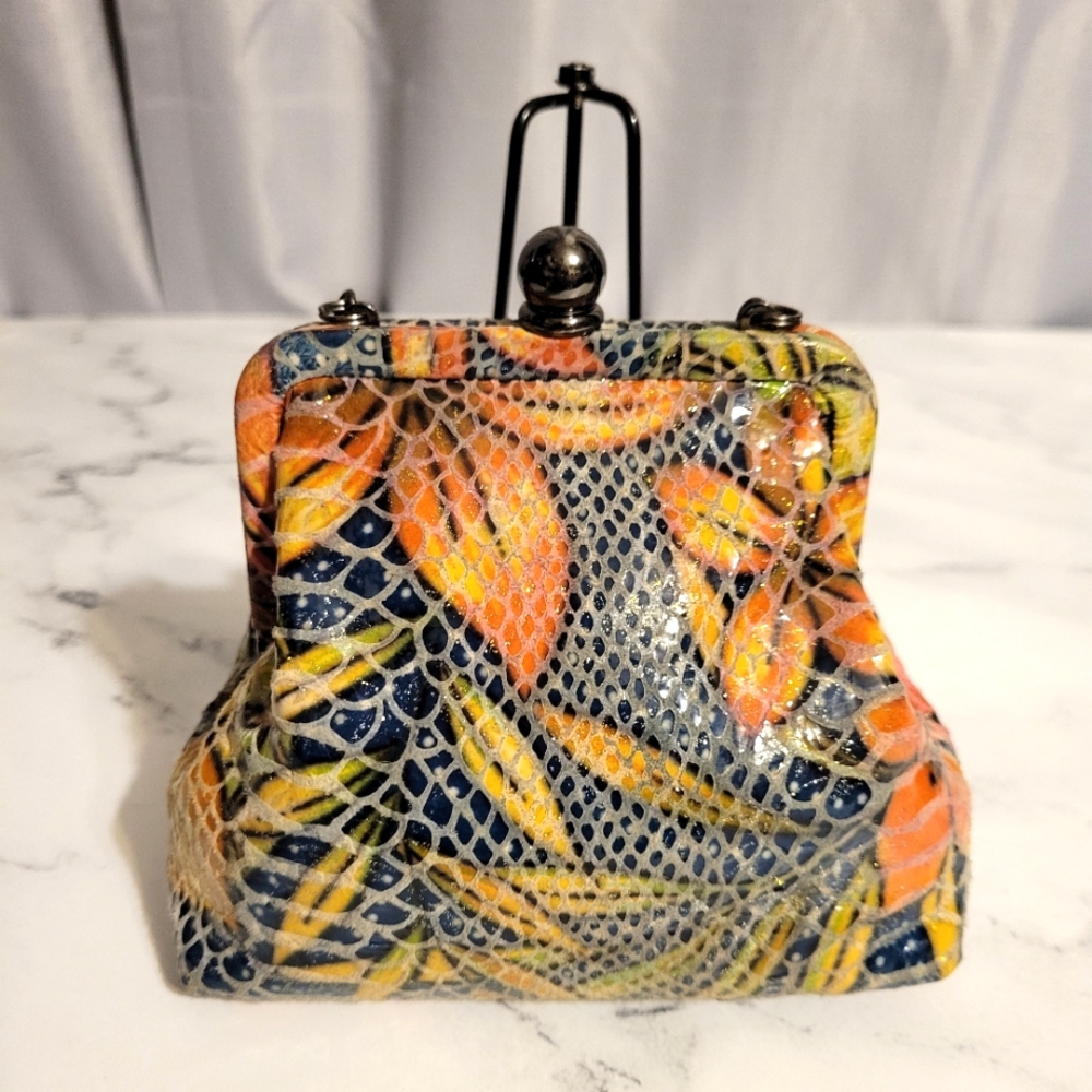 HOBO Int'l Small Kisslock Coin Purse/Makeup Bag/Crossbody w/ Embossed Design - Picture 6 of 8